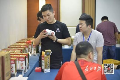 武漢公務(wù)員上繳特拍會 茅臺與名表成焦點(diǎn)